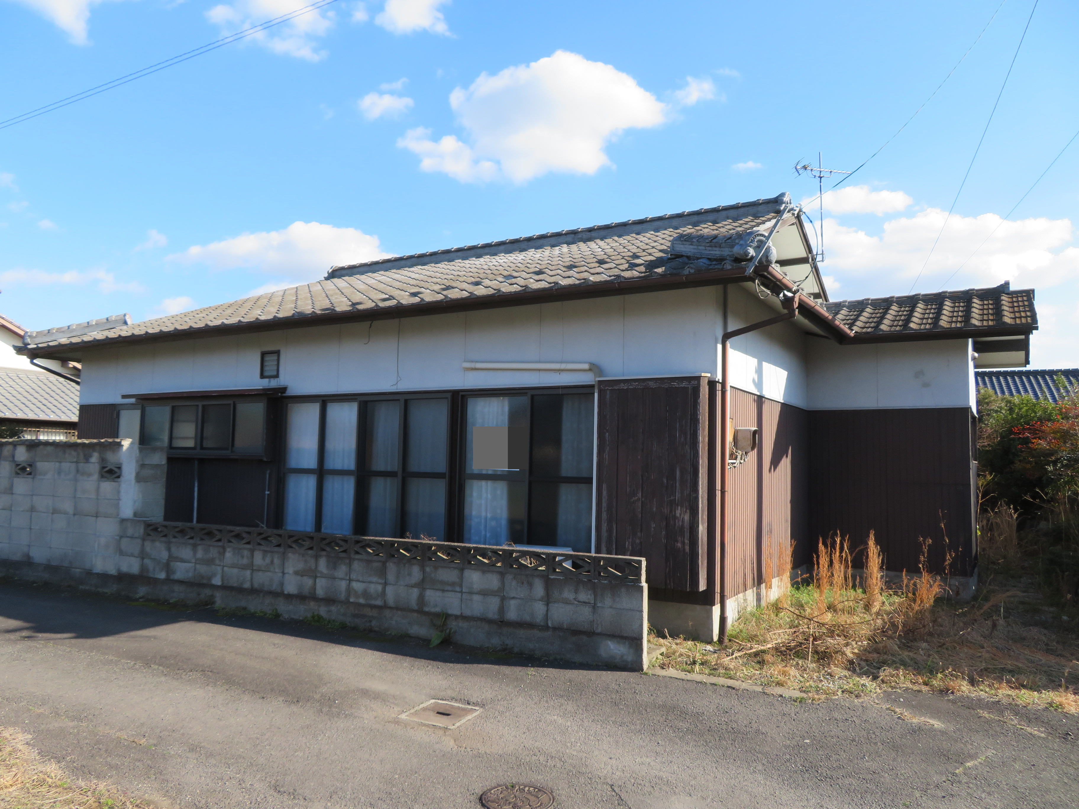 丸亀市飯山町西坂元の戸建て物件です。