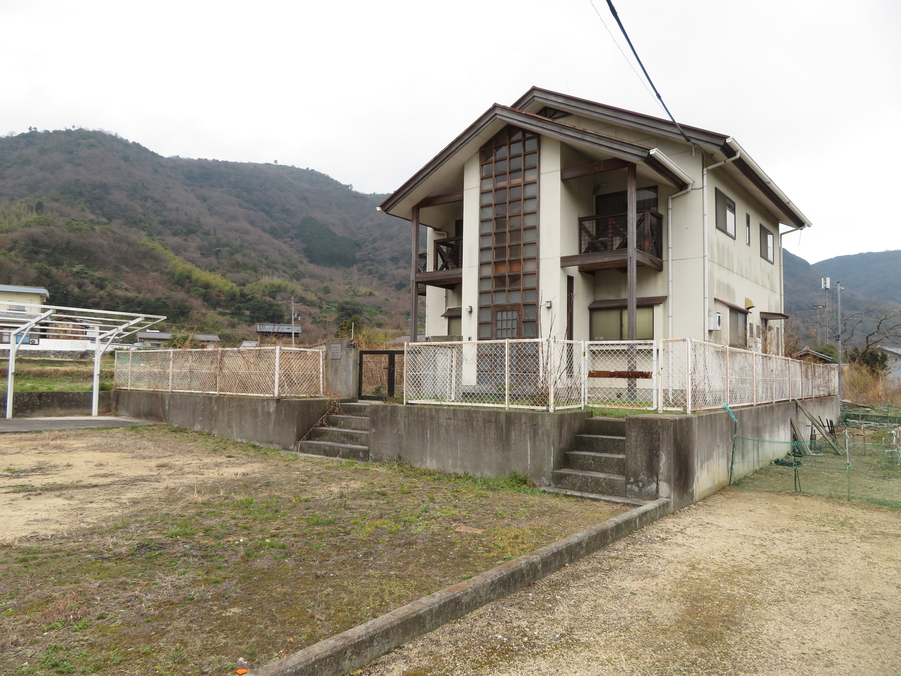 坂出市王越町の戸建て物件です。